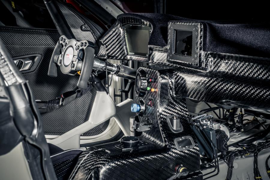 Торпедо Toyota GR Supra GT4 (A90) 2019 года  (фото 10 из 28)